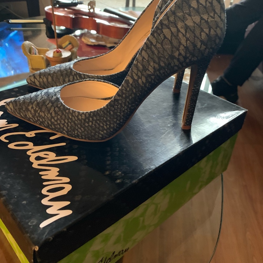 Jessica Simpson pumps